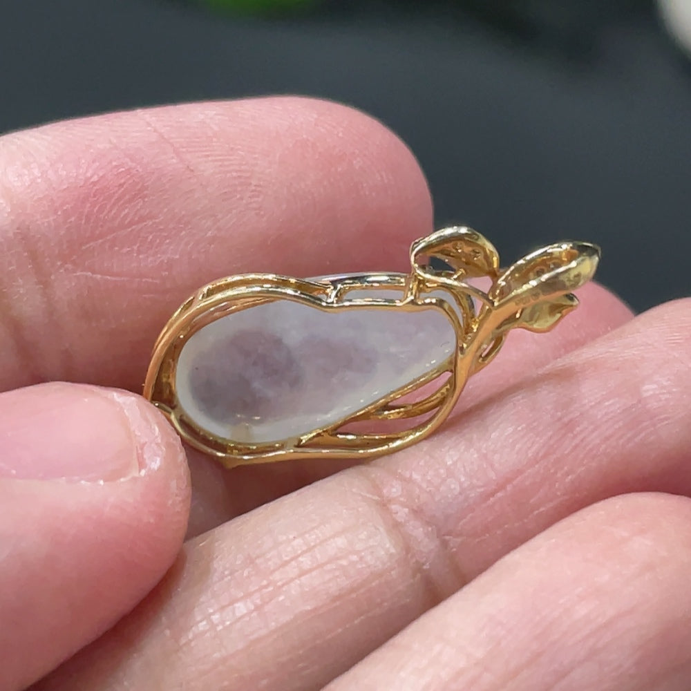 Jadeite Lucky Bean Pendant with 18K Gold Setting, Total Weight Approx. 1.8g