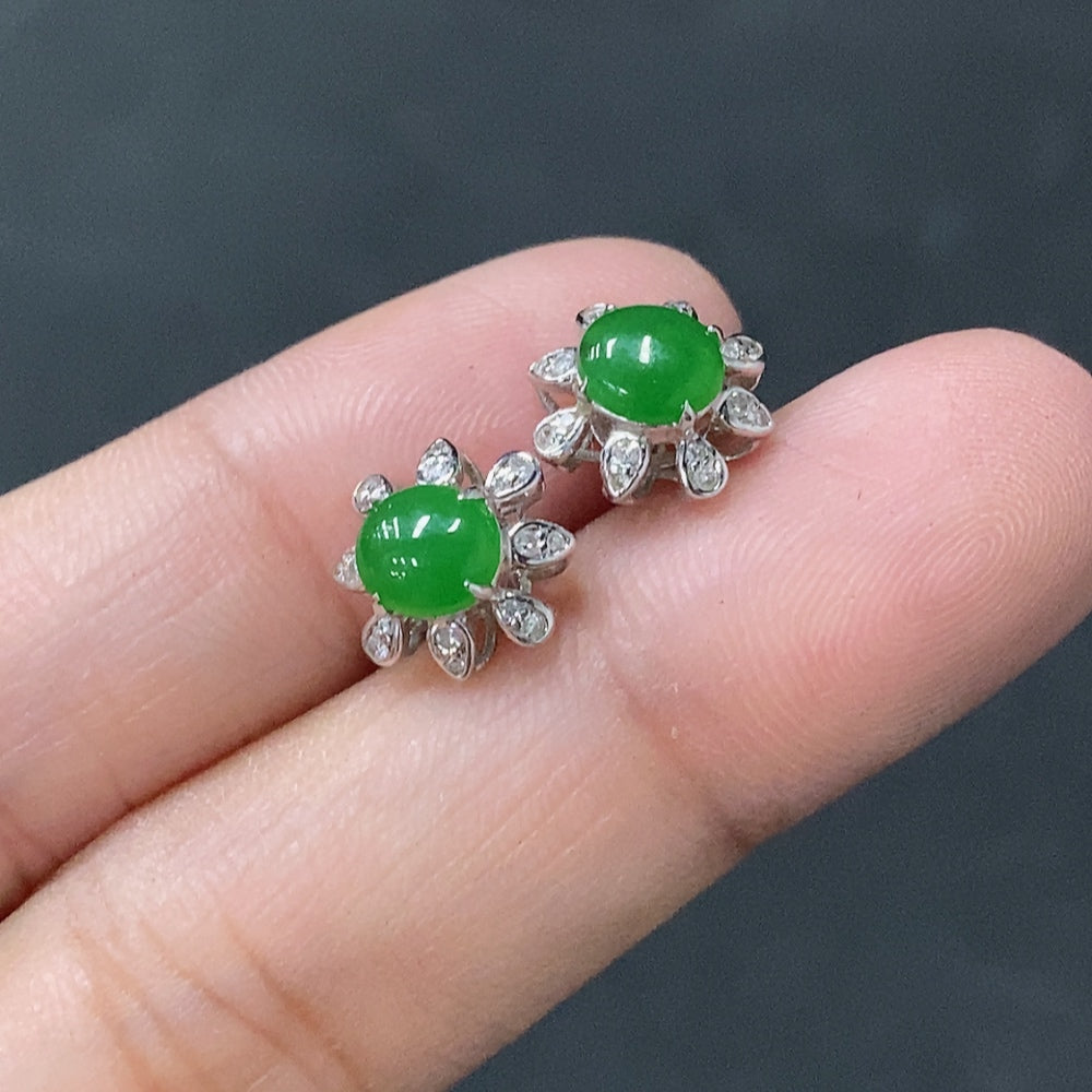 Jadeite cabochon earrings set in 18k gold, total weight approximately 1.7g