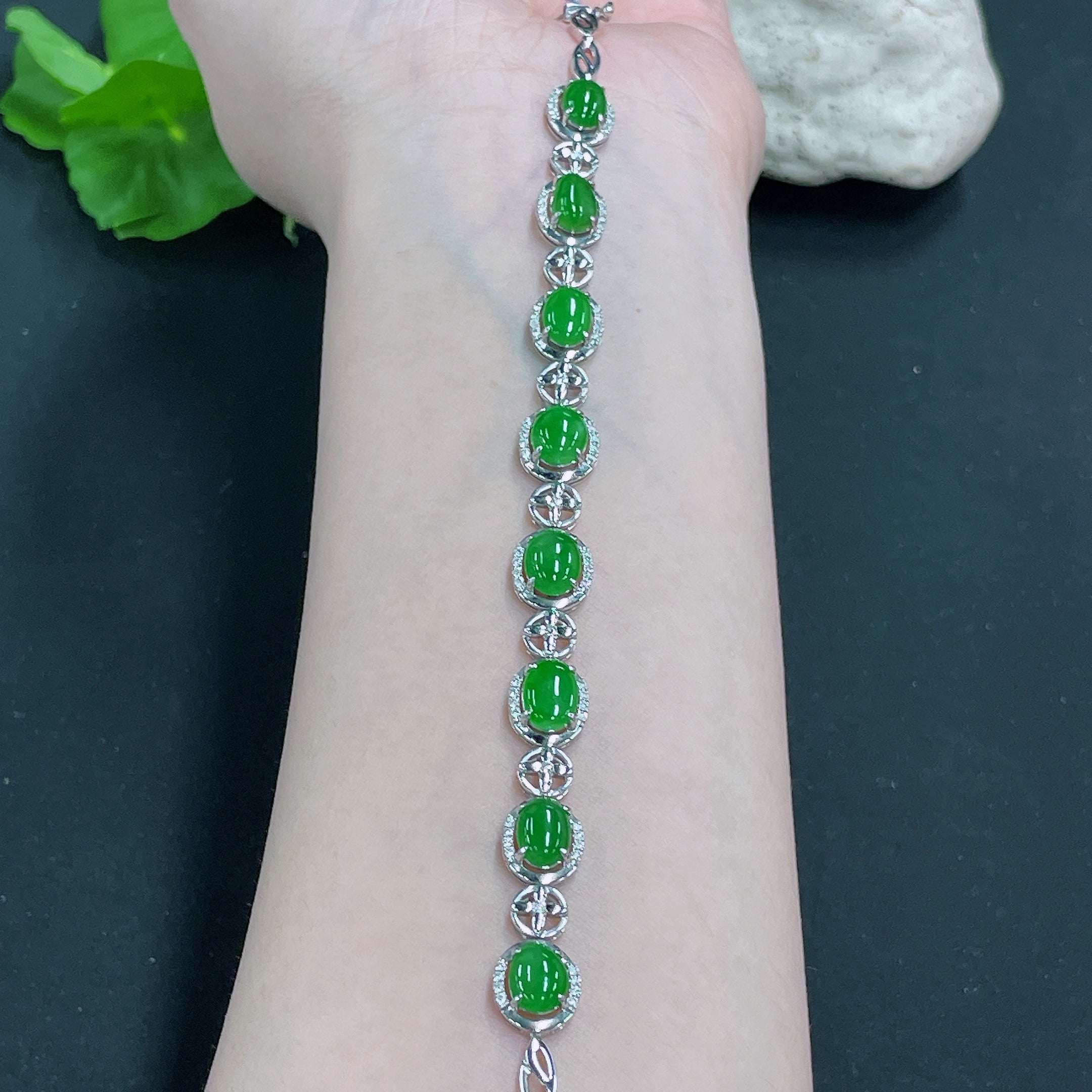 Jadeite Bracelet 18k Gold Inlaid with Diamonds Total Weight Approx. 12.4g