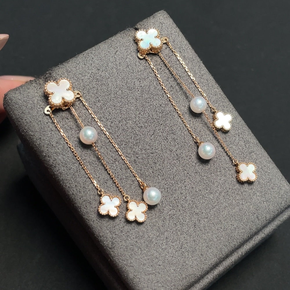 HKHQ seawater pearl earrings with 18K gold setting, 4.7mm pearls, featuring non-natural accent stones, total weight approx. 4.02g