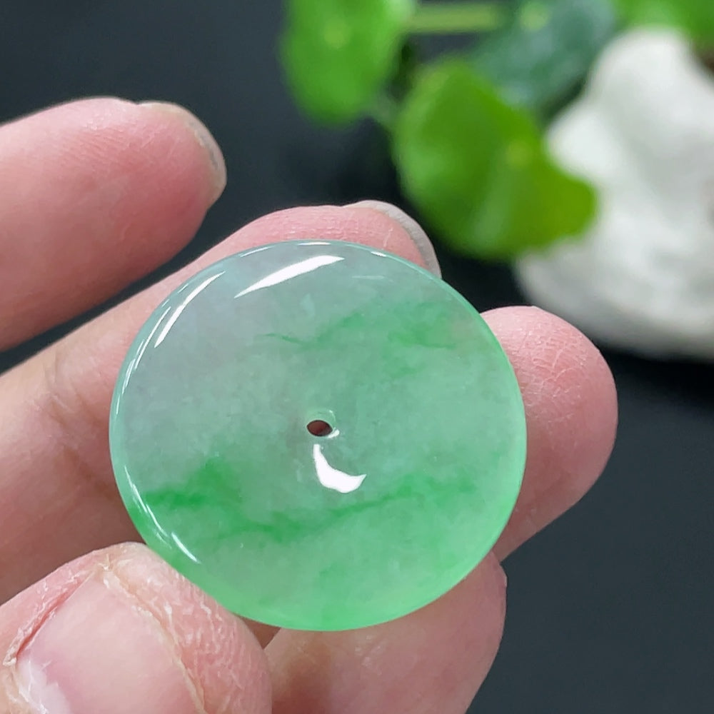 Jadeite Peace Knot Pendant Total Weight Approx. 5.4g