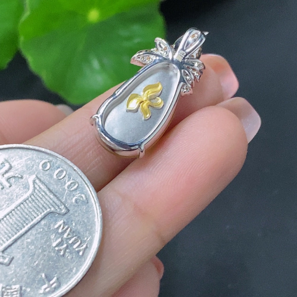 Jadeite-inlaid Ruyi Pendant in 18K Gold (Approx. 3.38g) with Diamond Accents (Color Origin Undetermined)