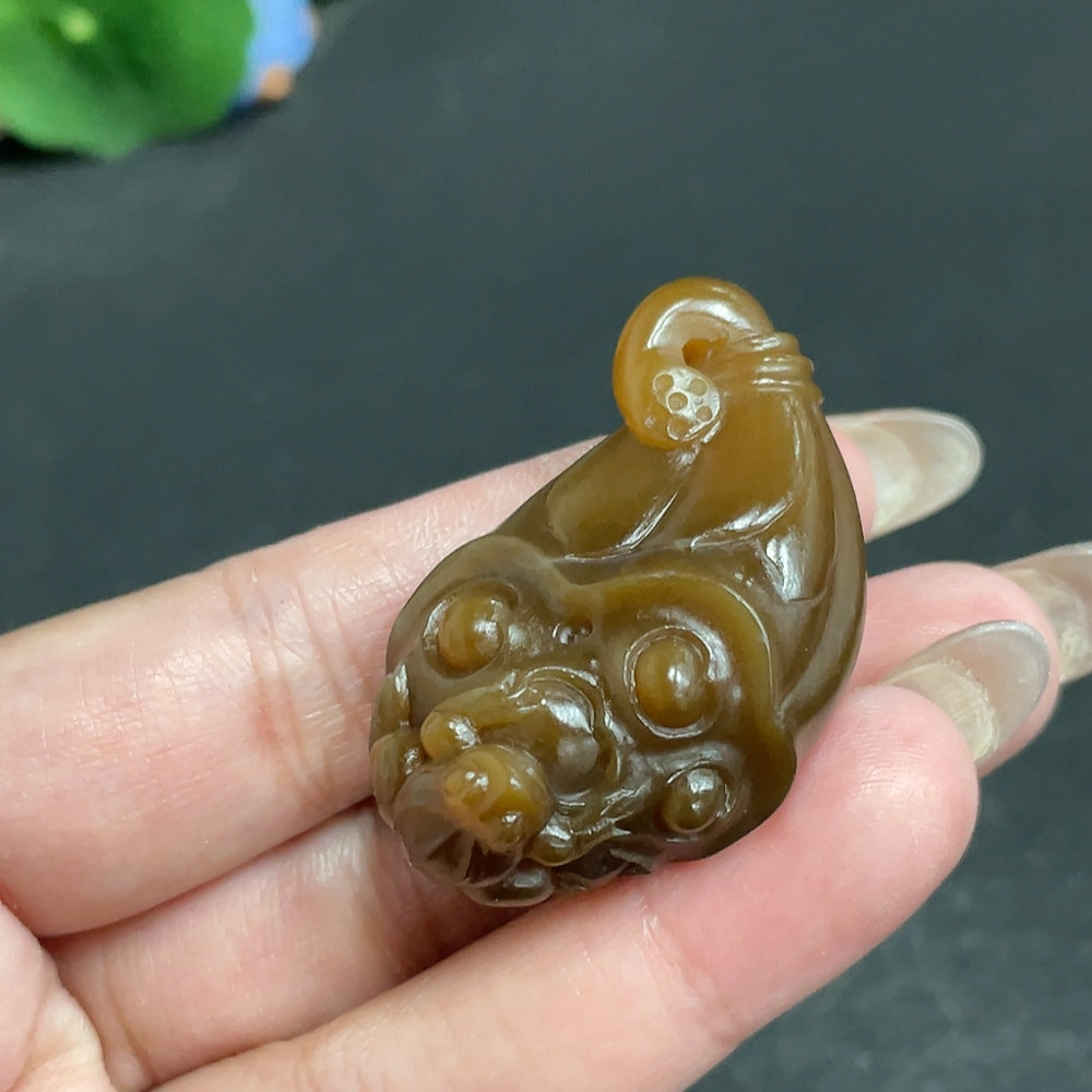 Hetian jade pendant with quacking for wealth design, weighing approximately 26.7g, crafted by HKHQ.