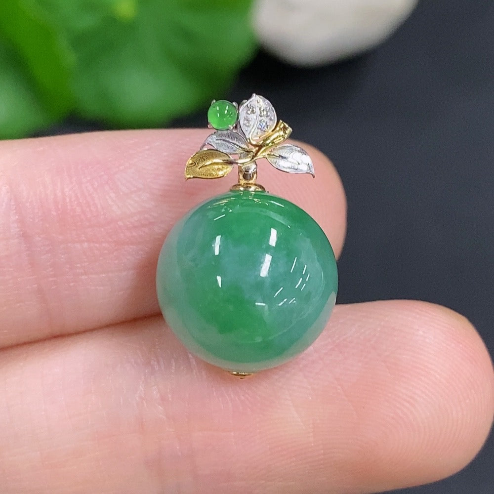 Jadeite Single Bezel Pendant with 18K Gold Clasp, Non-Diamond