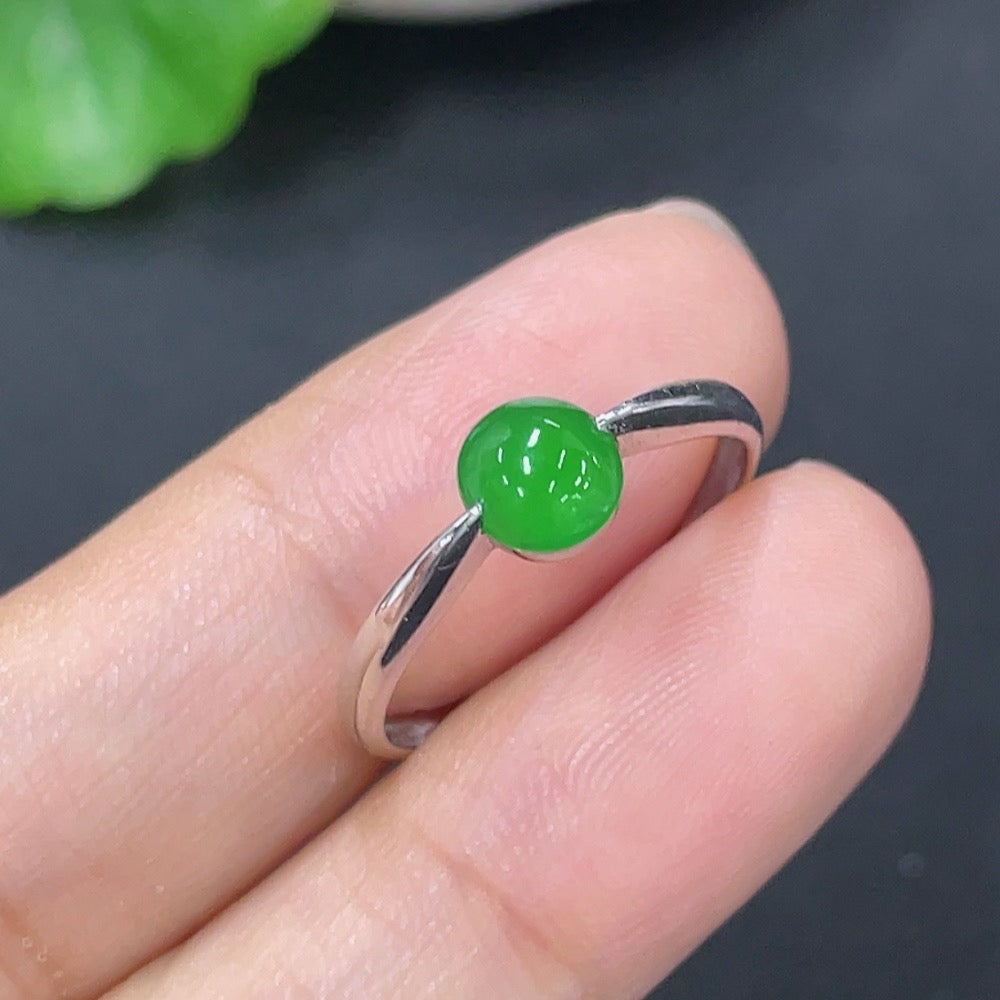 Jadeite inlaid ring 18k size 14 total weight approx. 1.44g