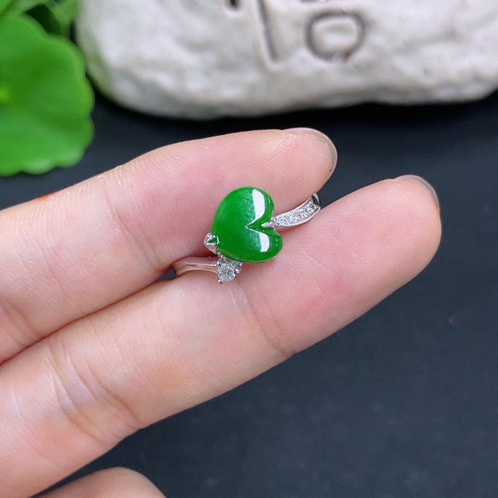 Jadeite Ring 18K Gold with Diamond Side Stones