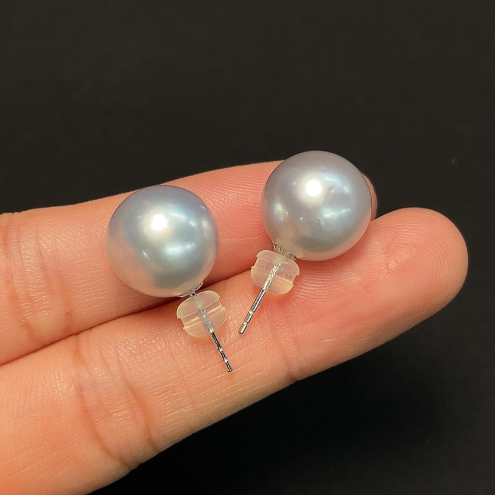 Saltwater pearl stud earrings 18K gold color origin undetermined