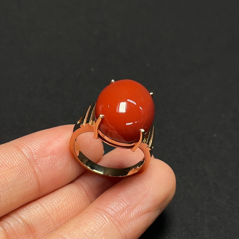 Red Agate Ring with Visible Organic Matter, 18K Gold, Total Weight Approx. 6.93g, Size 14.5