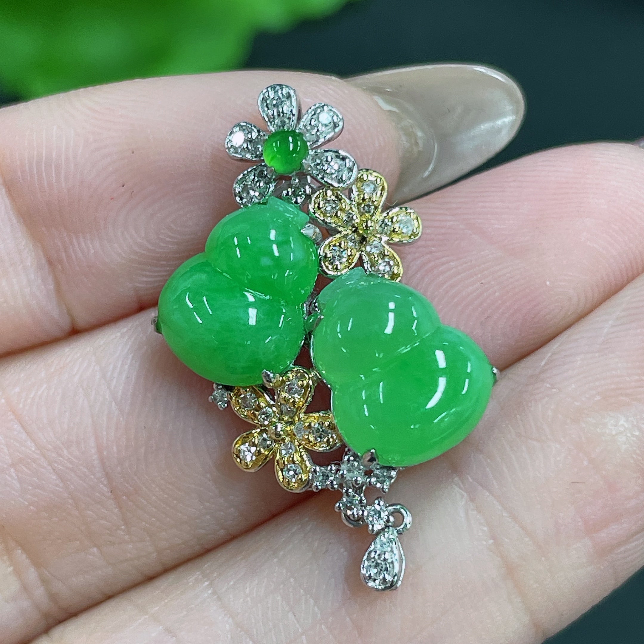 Jadeite Pendant 18k Gold Inlaid with Diamonds Total Weight Approx. 3.44g