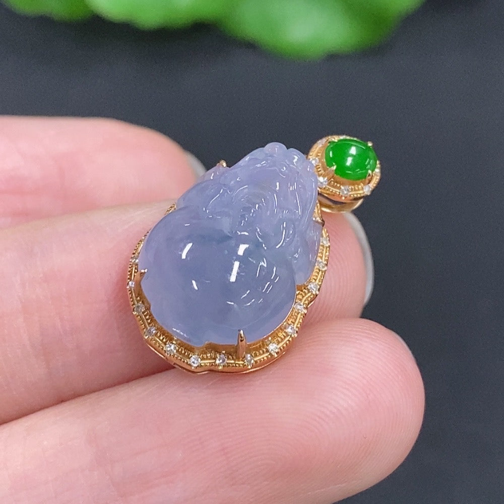 Jadeite Three-Legged Golden Toad Inlaid Pendant 18k Gold Total Weight Approx. 3.7g with Diamond Accents