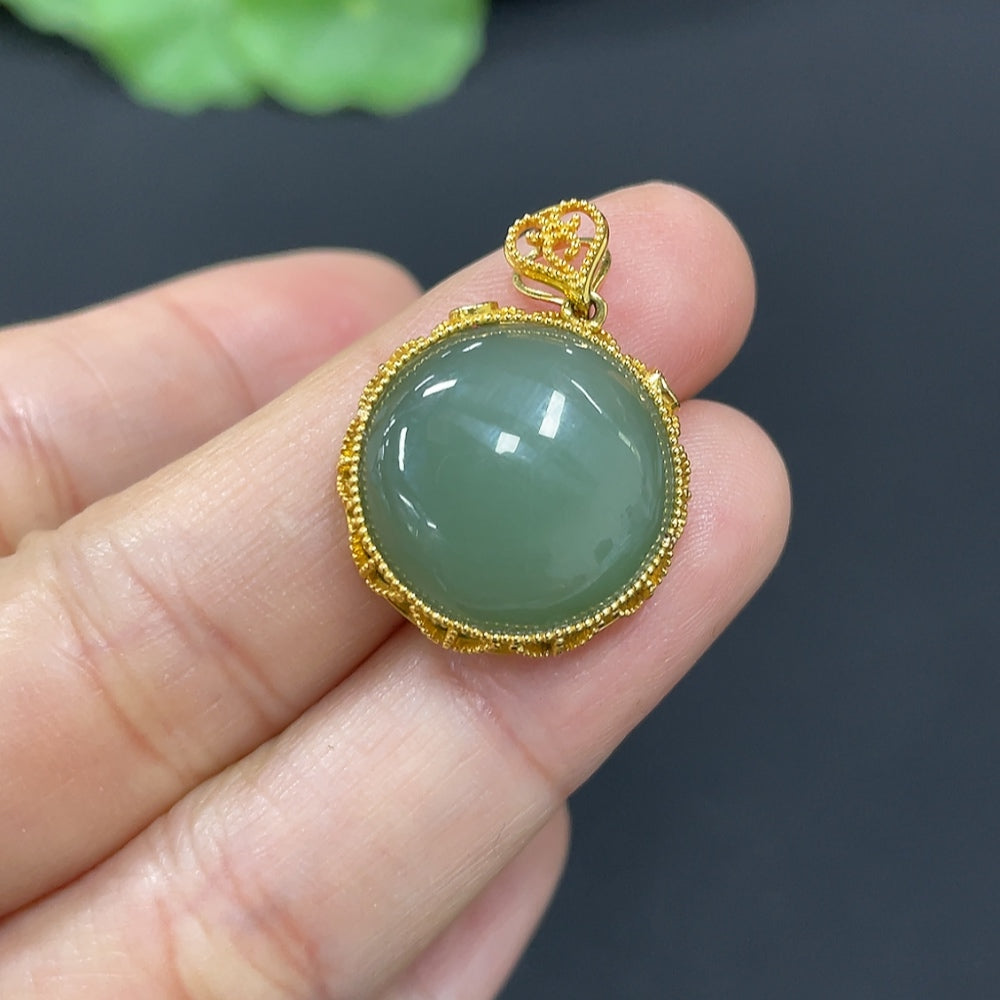 Hetian Jade Cabochon Pendant with 18K Gold, Total Weight Approx. 4.4g