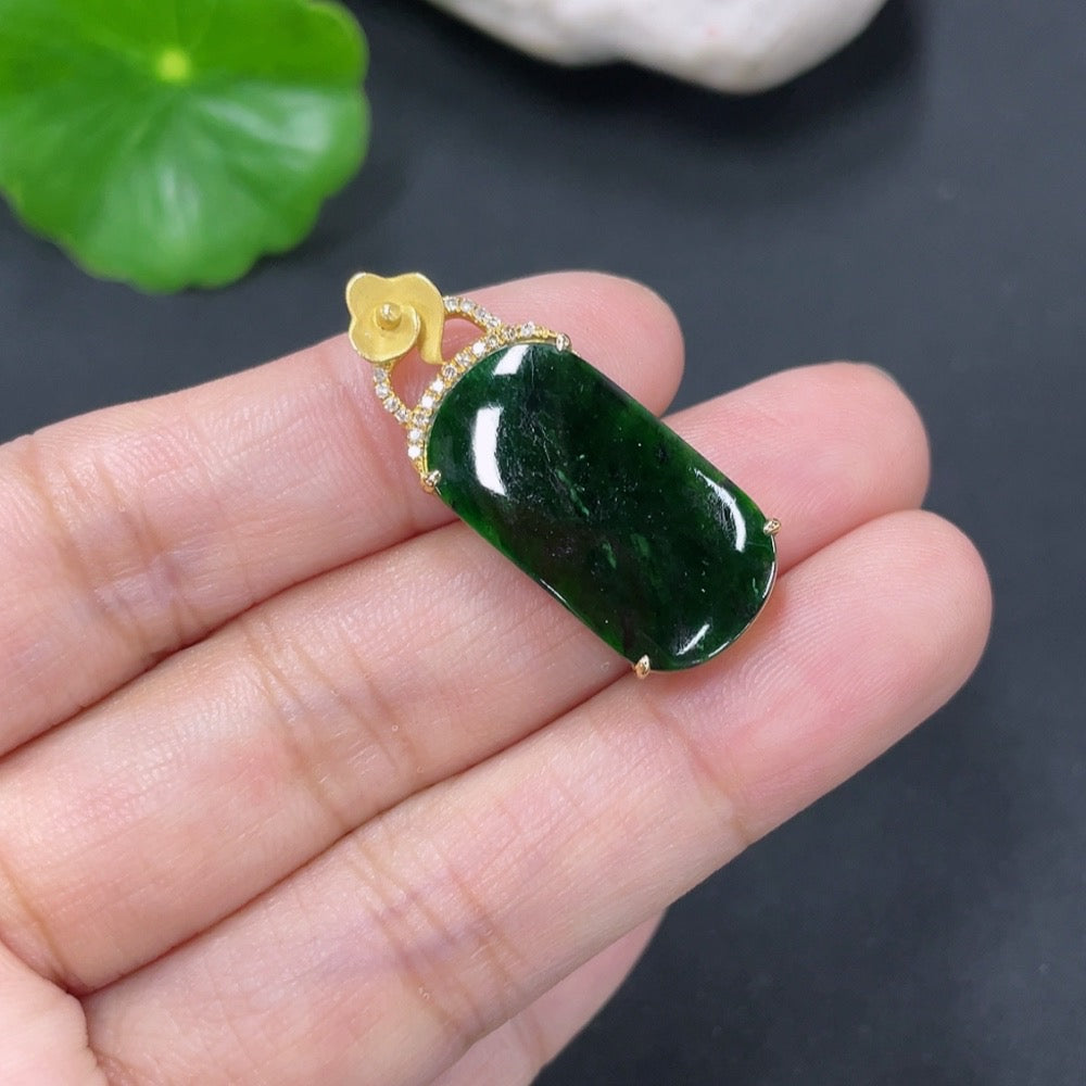 Jadeite Plain Pendant with 18k Gold and Diamond Accents, Total Weight Approximately 2.38g, Contains Other Mineral Components