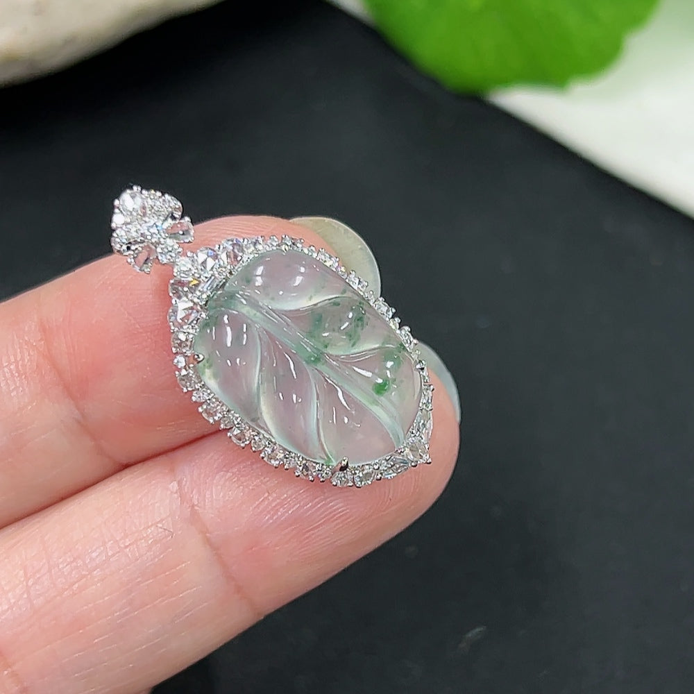 Jadeite Pendant Leaf 18k Gold Inlaid with Diamonds Total Weight Approx. 2.86g