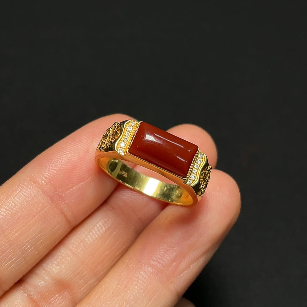 18K gold agate ring by HKHQ featuring a polished, colorful agate stone set in a sleek gold band.
