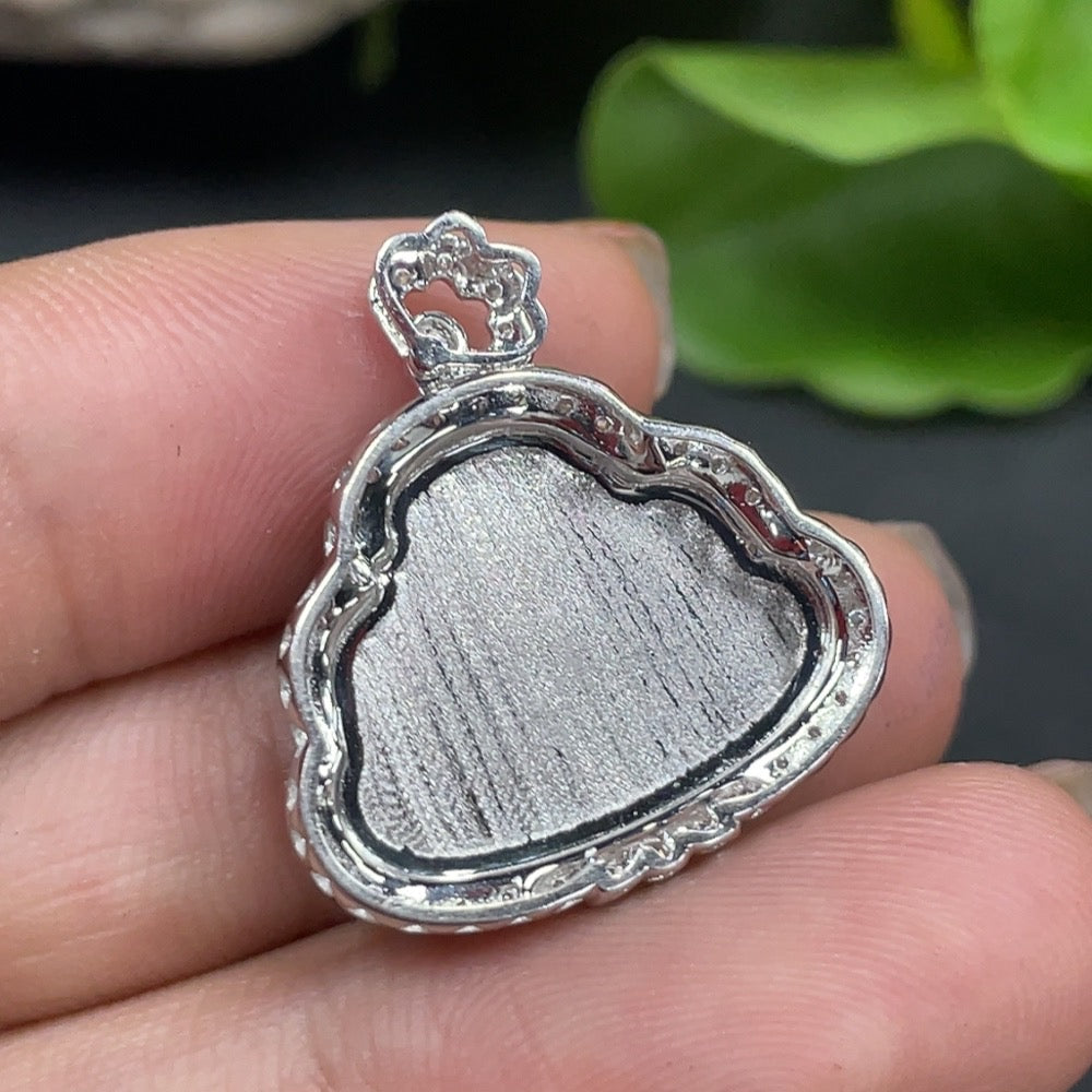 JadeiteBuddha Pendant with 18K Gold Inlay, Total Weight Approx. 3.64g
