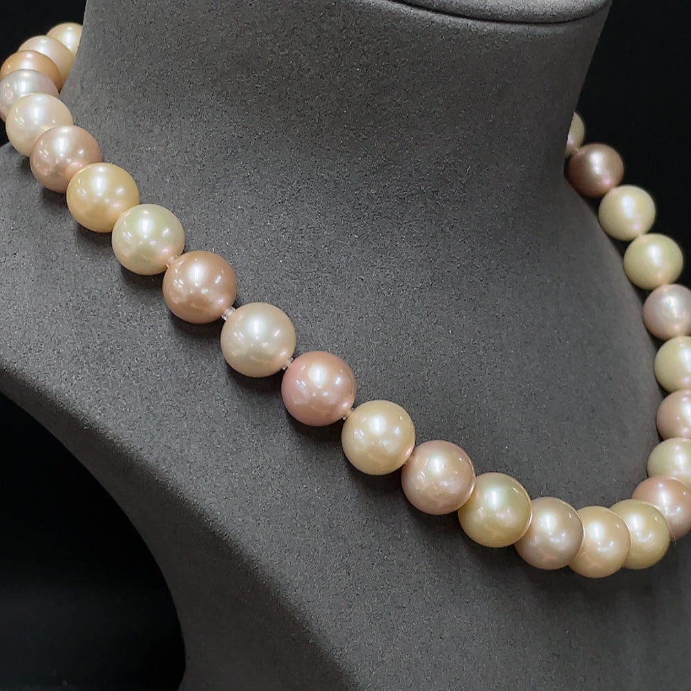 Pearl bead necklace Non-gold Total weight approx. 105.27g Size 12-13.6mm