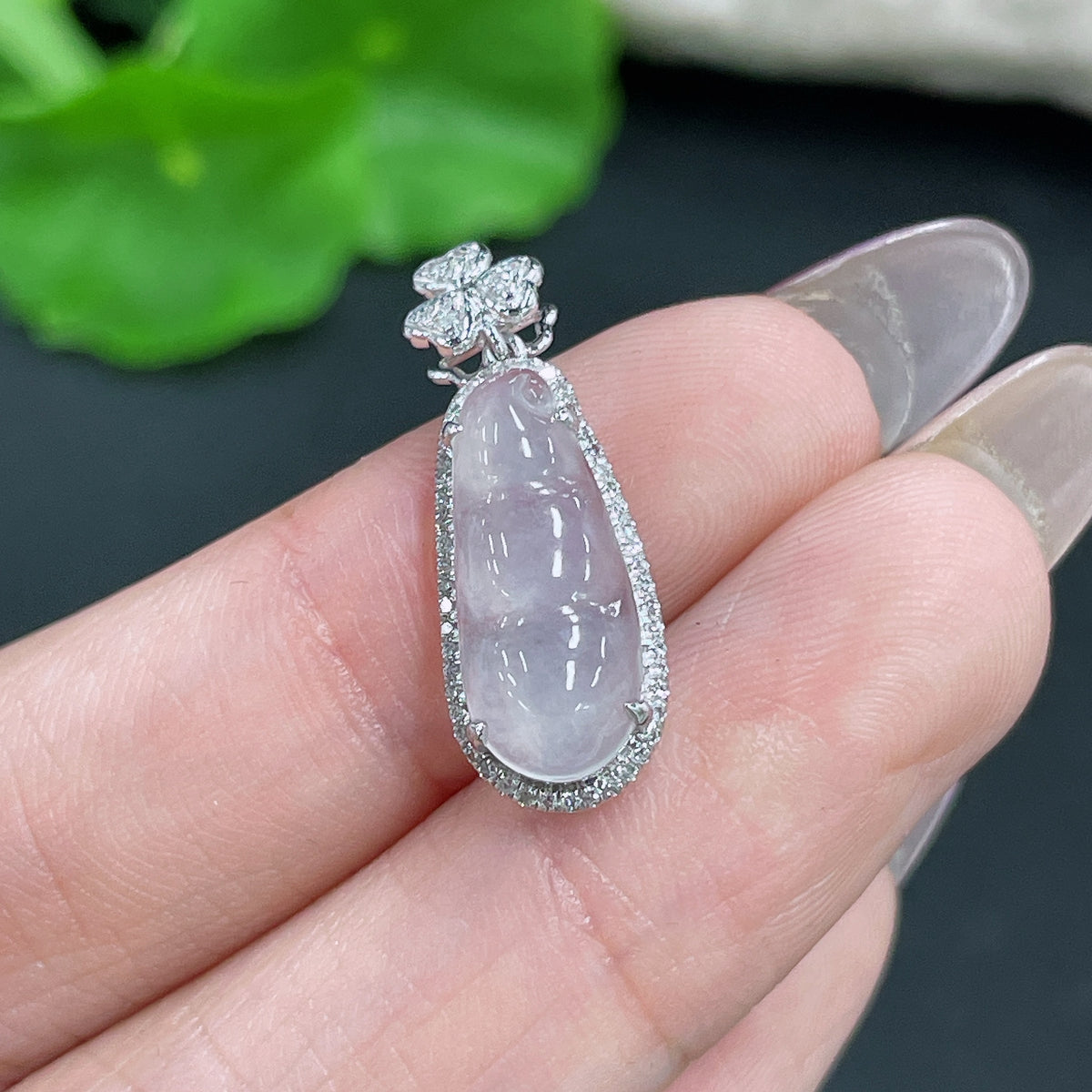 Jadeite pendant in bean shape with 18k gold inlay and diamond accents, weighing approximately 1.4g, crafted by HKHQ.