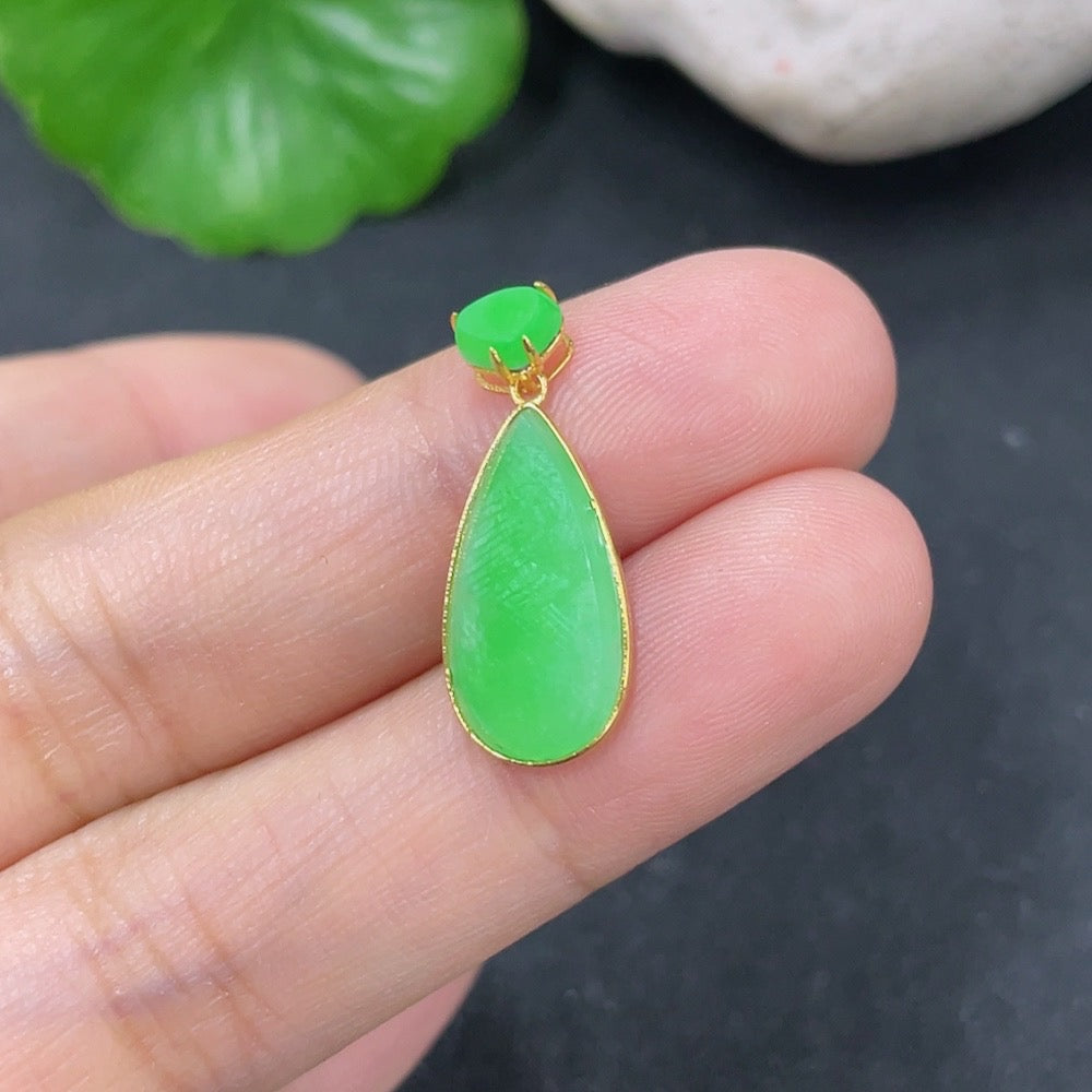 Jadeite inlaid pendant from HKHQ with 18k gold setting, showcasing intricate jade design and a total weight of approximately 1.35g.