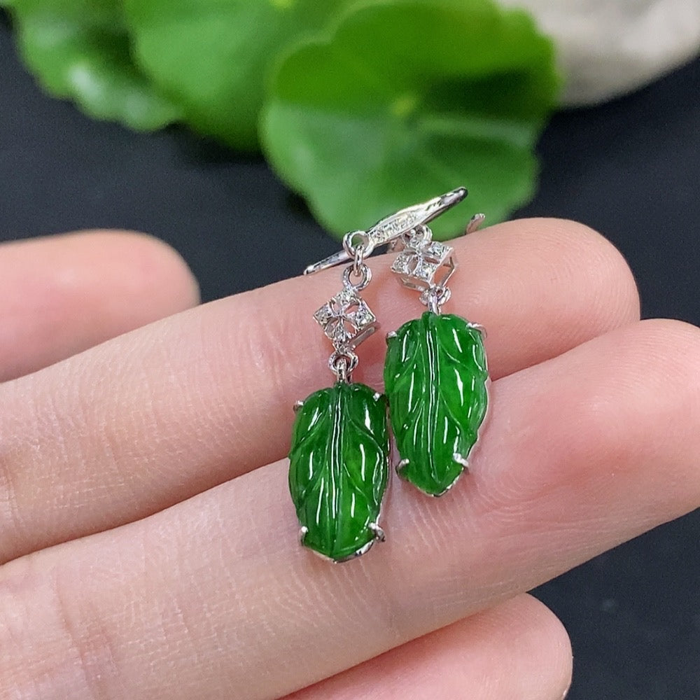 HKHQ jadeite leaf inlaid earrings in 18k gold with diamond accents, featuring a delicate leaf design and lightweight craftsmanship.