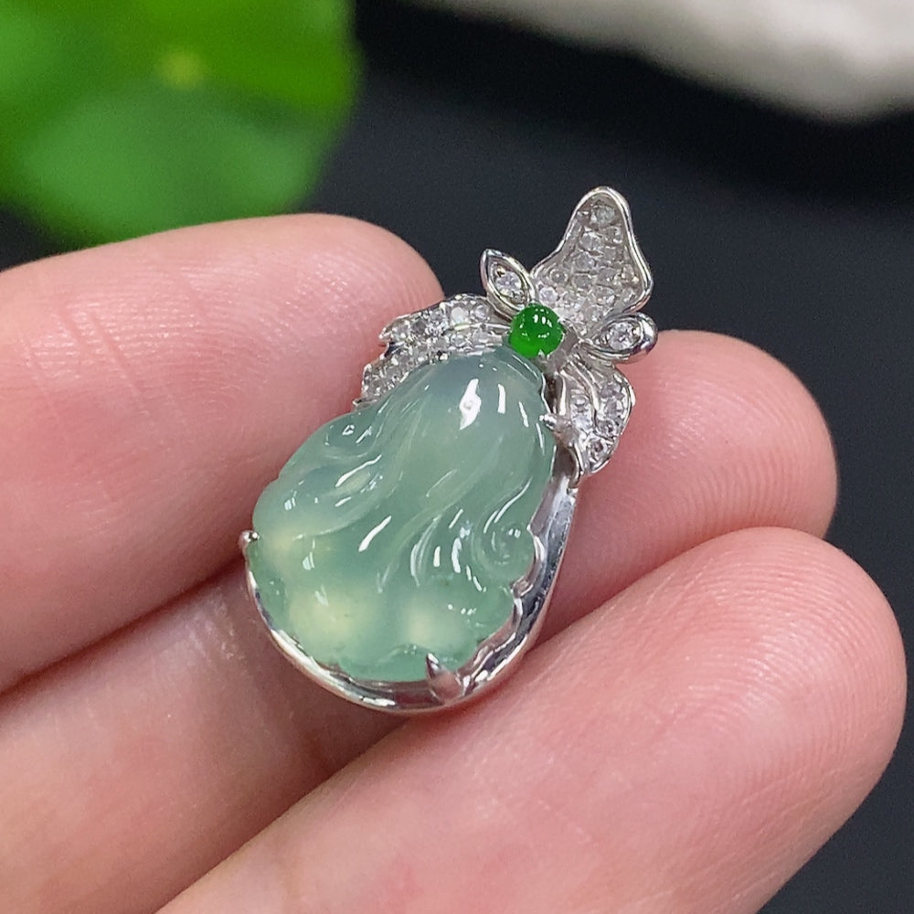 Jadeite Pendant in 18K Gold with Diamond Accents, Total Weight Approx. 2.4g