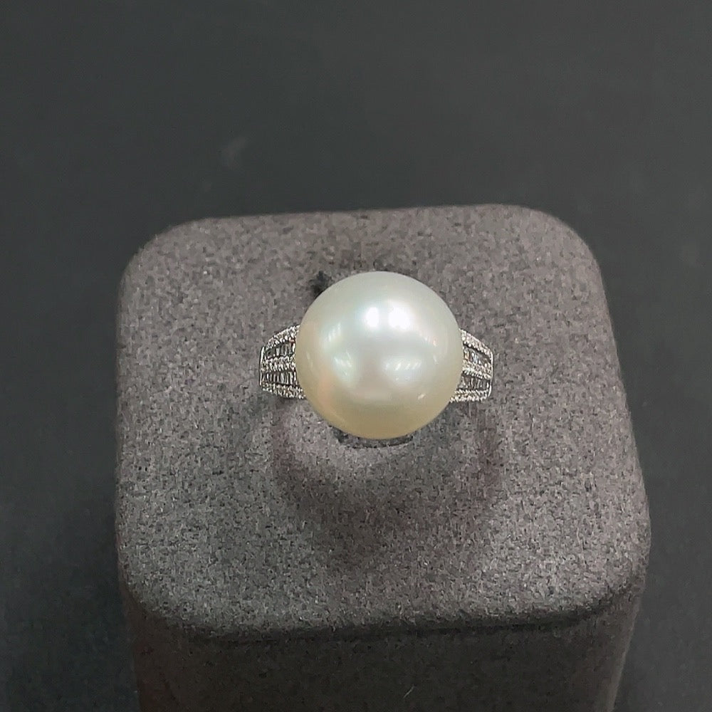 Seawater Pearl Inlaid Ring 18k Gold Size 15 Approx. 13.1mm Total Weight Approx. 6.47g