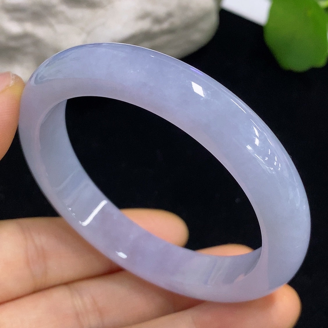 HKHQ jadeite round bangle, size 52.4, weighing 41.97g, showcasing smooth, polished jadeite bracelet on a neutral background.