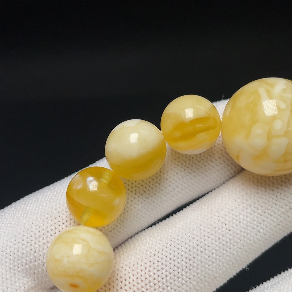 Amber and Beeswax Bracelet, Total Weight Approximately 20g, Size 11.9-20.6mm