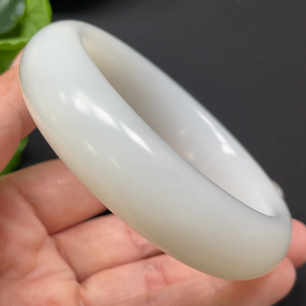 HKHQ Hetian Jade round bangle, size 60.8, 104.26g, showcasing smooth, polished jade bracelet with natural green hues.