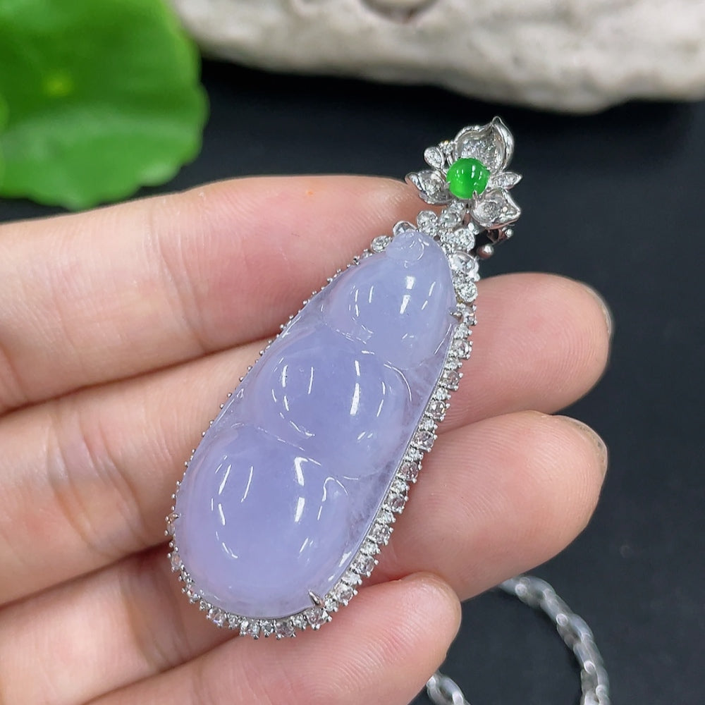 Jadeite Pendant Bean 18k Diamond Accented with Chain Total Weight Approx. 17.5g
