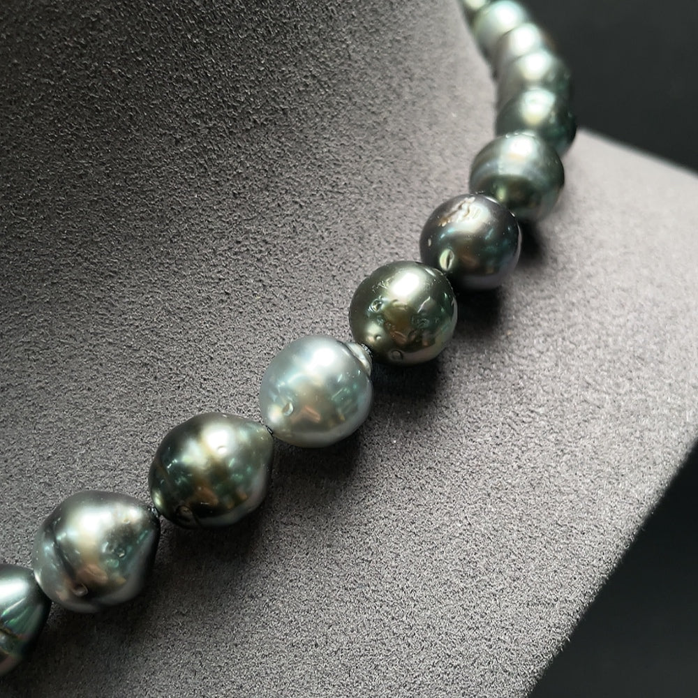 Seawater pearl necklace with 14k gold clasp, featuring 8.9-11.5mm pearls, weight approx. 62.5g, elegant jewelry by HKHQ.