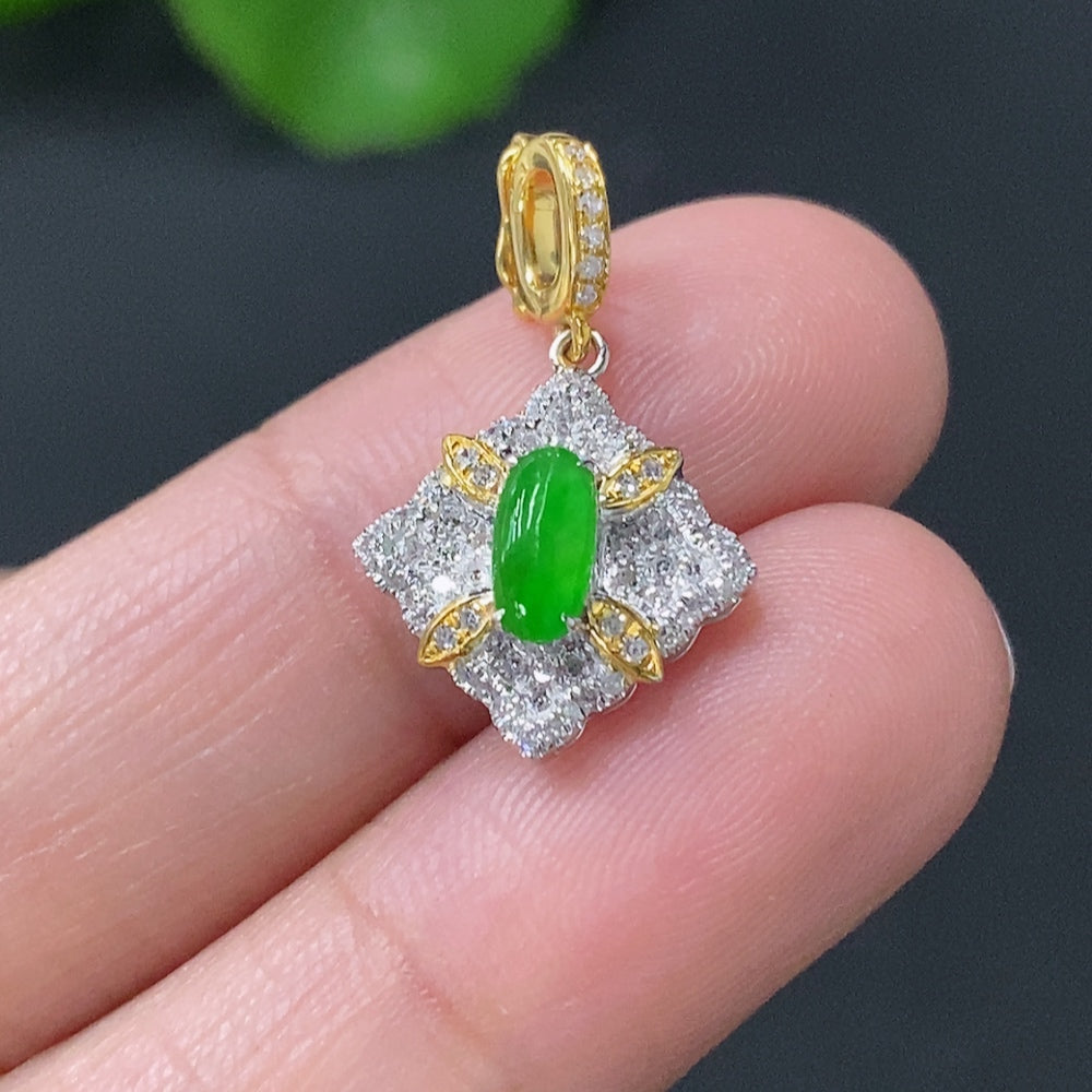 Jadeite Cabochon Pendant with 18K Gold Setting, Total Weight Approx. 1.3g