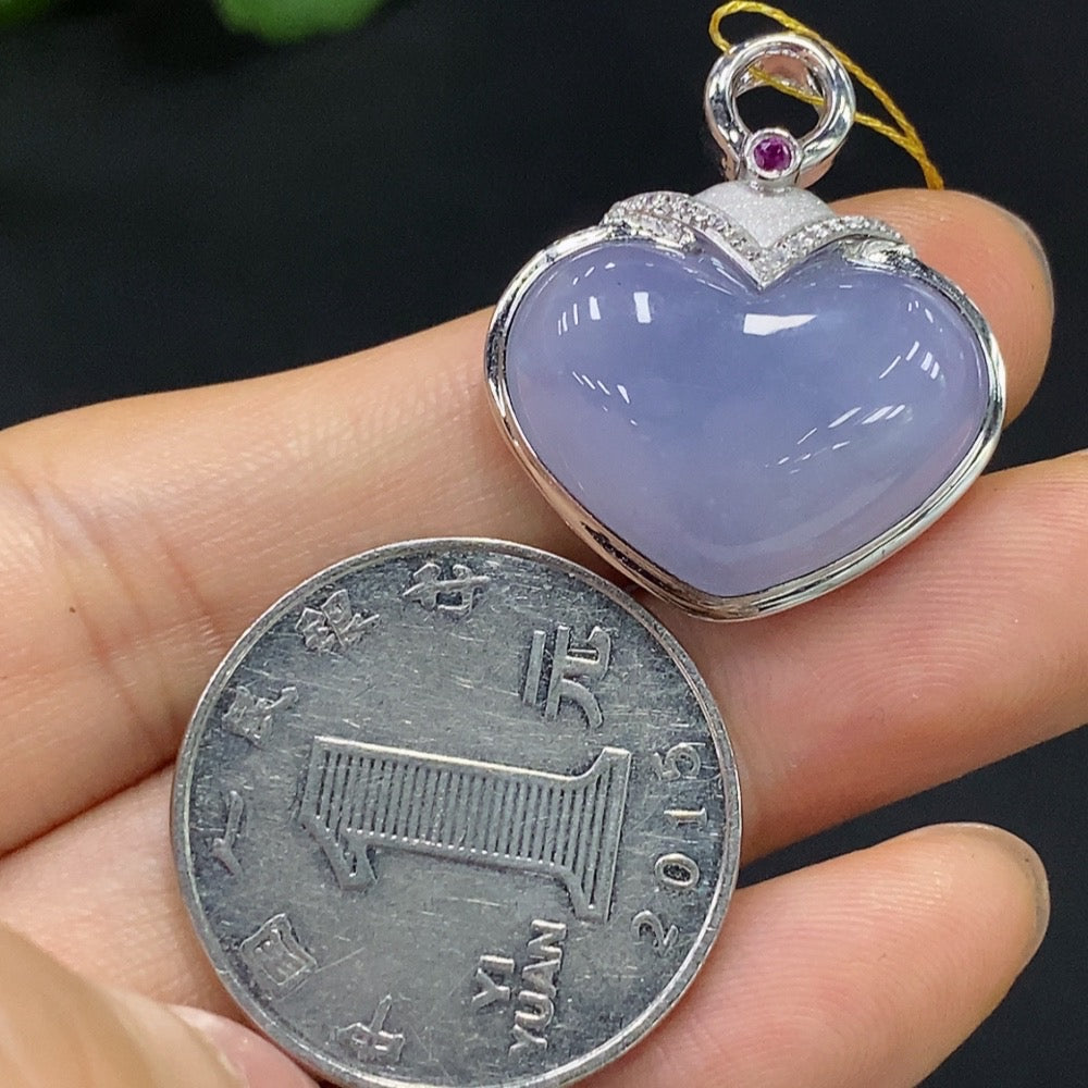 Jadeite Heart Pendant with 18K Gold and Diamond Accents, Total Weight Approximately 5.66g