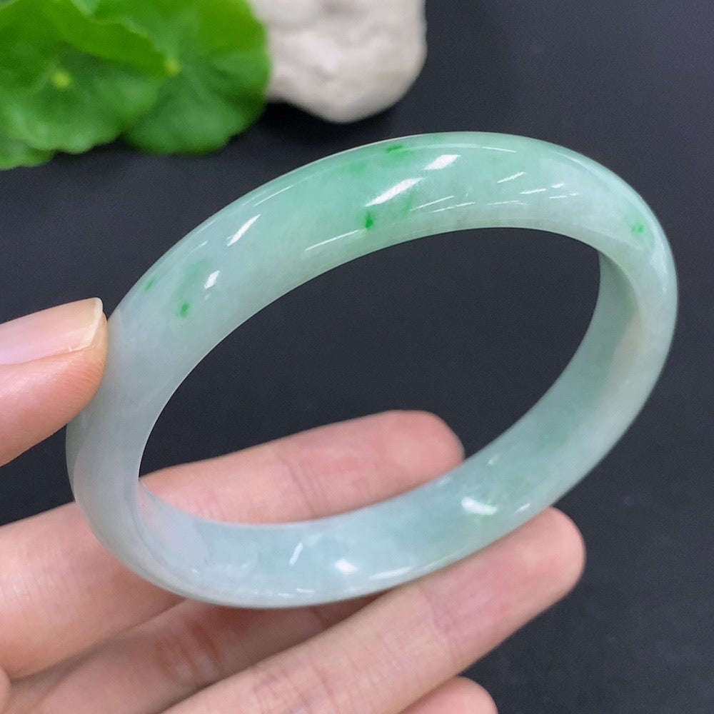 Elegant jadeite round bangle from HKHQ, weighs approx. 46.8g, size 59.5, showcasing smooth, polished green jade jewelry.