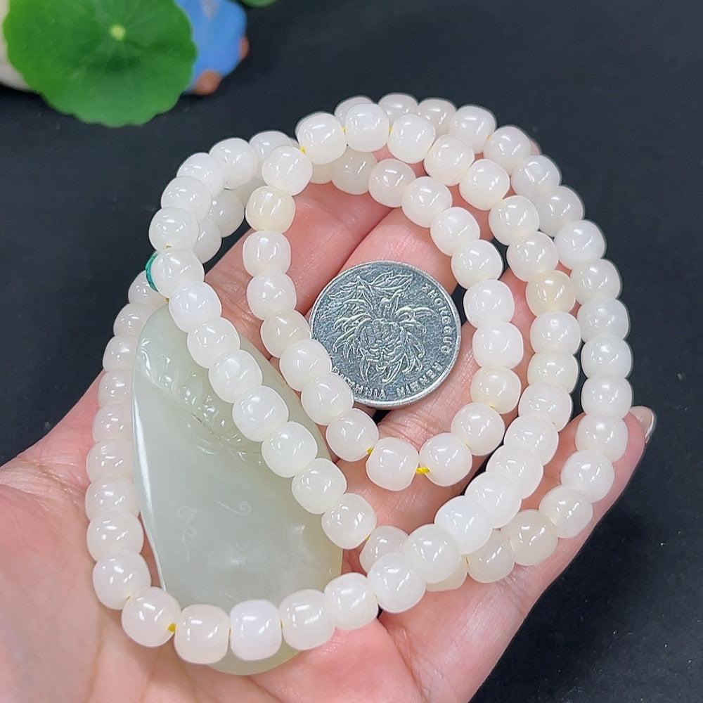Hetian Jade Pendant of Samantabhadra Bodhisattva [Total weight approx. 105.8g (including chain)] [Undetermined origin of skin color] [Matching beads not Hetian Jade]