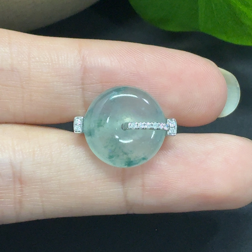 Jadeite inlaid ring with diamond