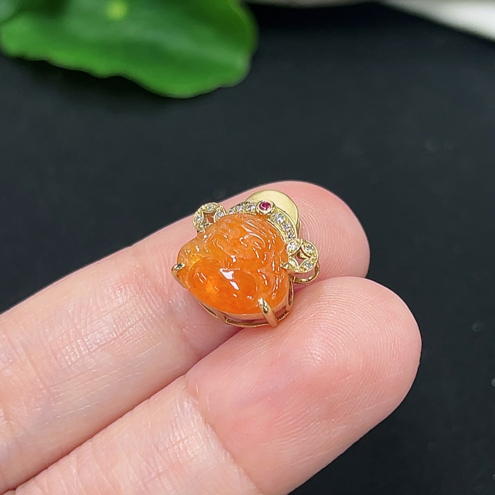 Jadeite Maitreya Buddha inlay pendant 18K gold (with colorless diamond inlays) (Color origin undetermined)