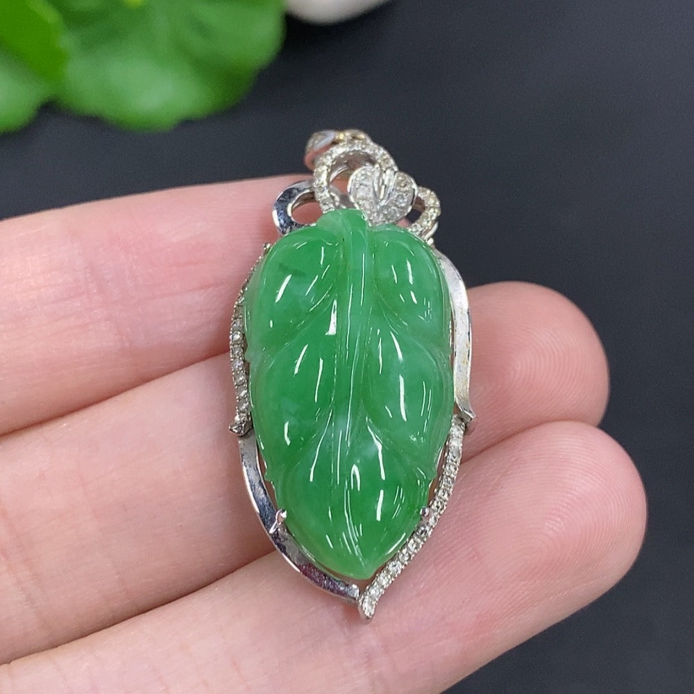 Jadeite Leaf Pendant with 18K Gold and Diamond Accents, Total Weight Approx. 6.2g