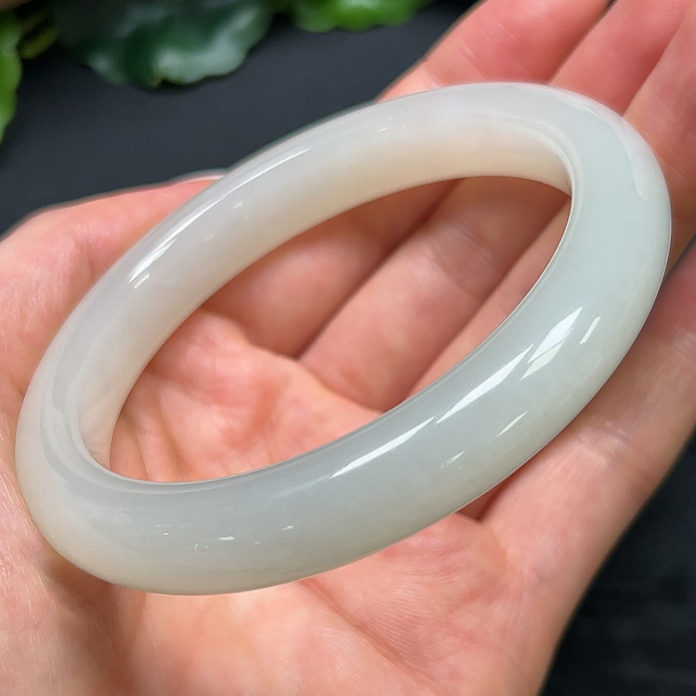 HKHQ Hetian Jade round bracelet with 58.9mm diameter and 54.15g weight, showcasing smooth, polished jade beads.