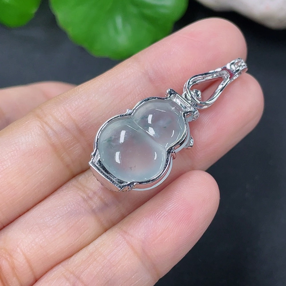 Jadeite inlaid gourd pendant 18K with diamond (colorless)