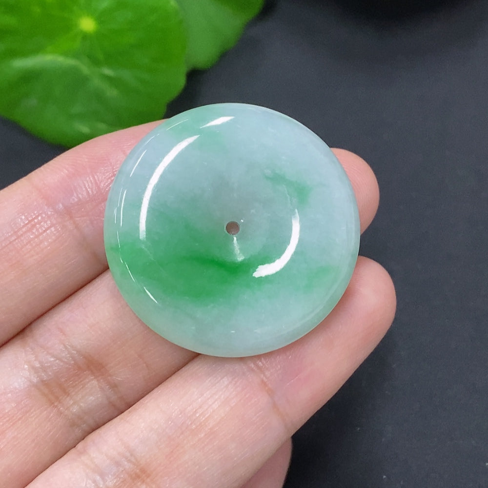 Jadeite safety buckle from HKHQ made of green jade, weighing approximately 11.7g, with a smooth, polished surface and secure clasp design.