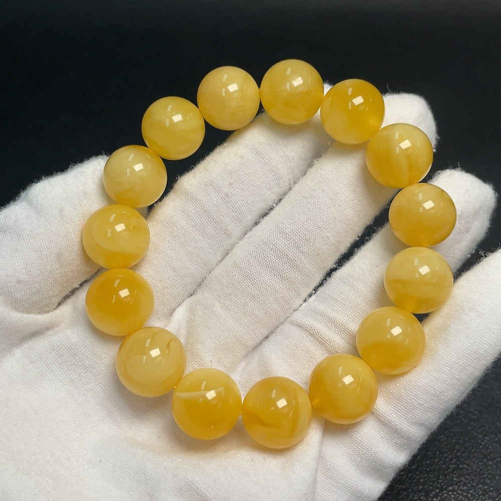 Amber Beeswax Bracelet Total weight approx. 23.81g Size approx. 14.1mm