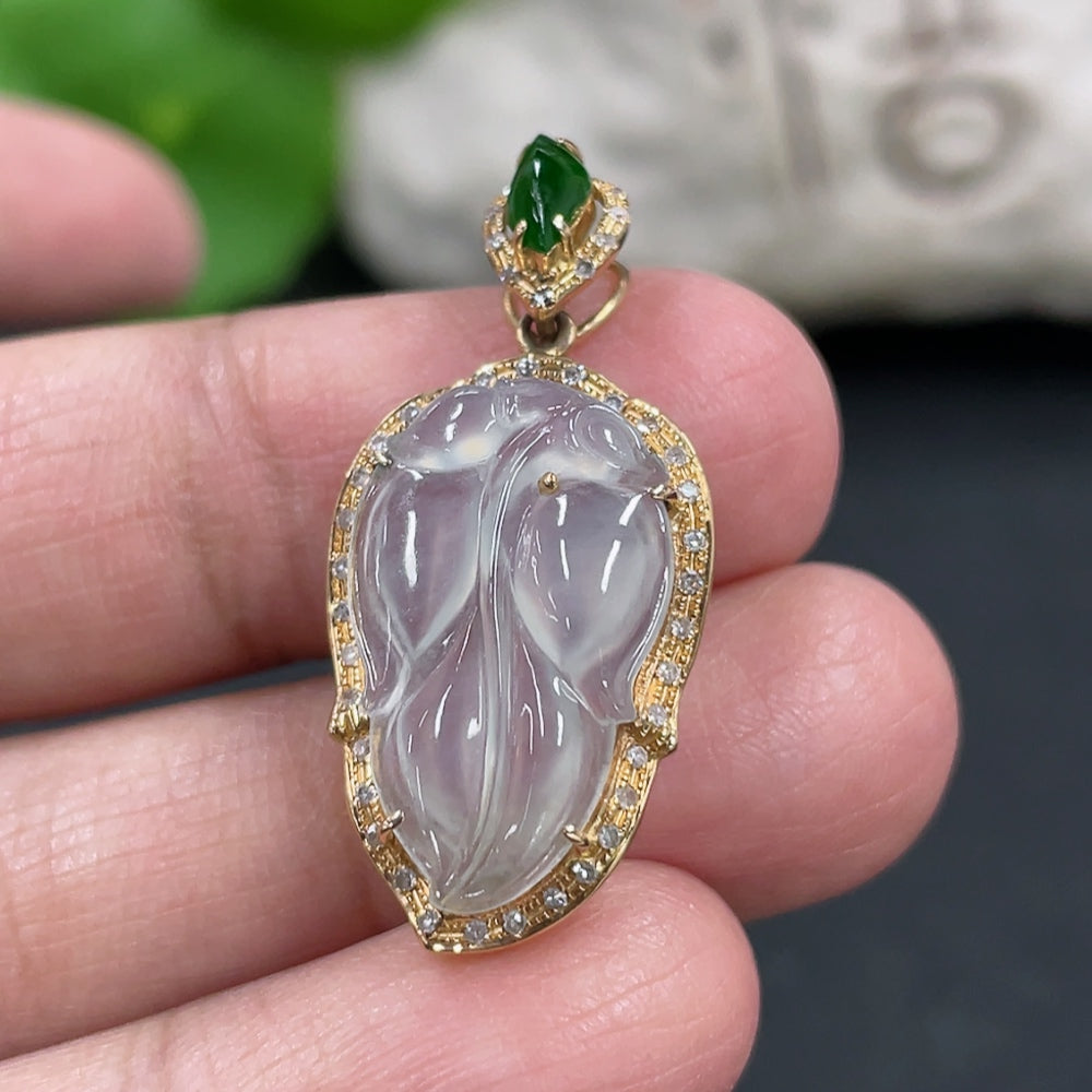 Jadeite leaf inlay pendant with 18k tested gold and diamonds, HKHQ jewelry, weight about 2.24g, detailed close-up image