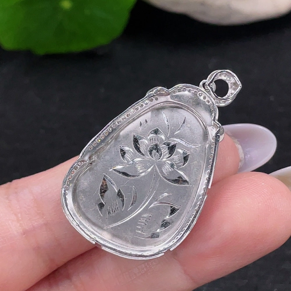 Jadeite Ruyi Pendant 18K Gold Total Weight Approx. 6.7g (With Diamond Accents)