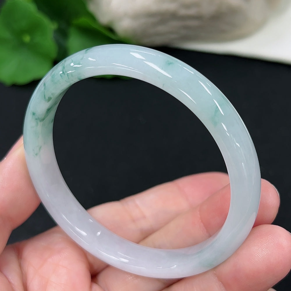 HKHQ jadeite round bracelet, size 54.8, approximately 32.2g, featuring smooth jadeite beads on a stylish bracelet.