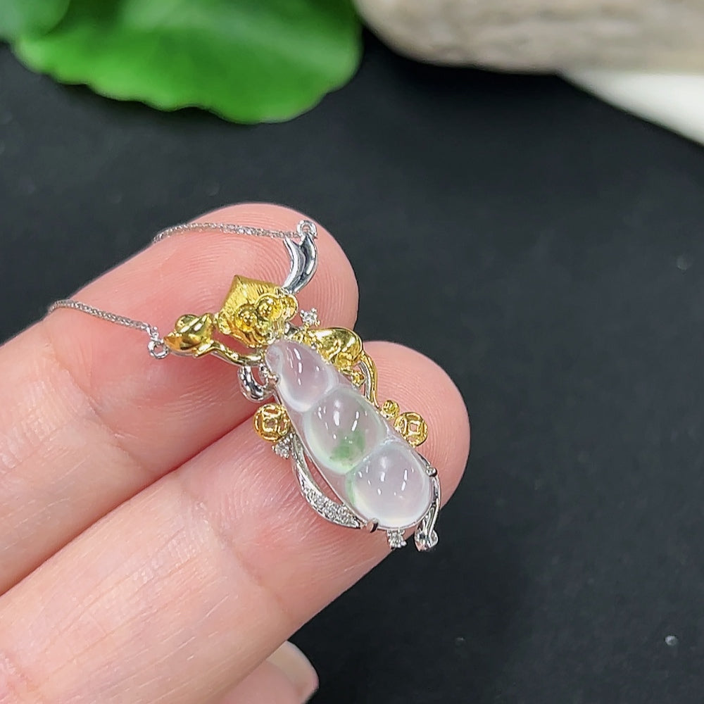 Jadeite Pendant Set in 18K Gold (with Diamond Accents) (Including Chain Weight)