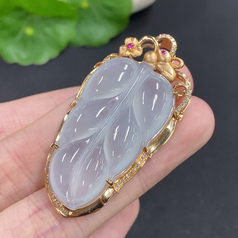 Jadeite Leaf Pendant 18k Gold Total Weight Approx. 13.16g Set with Diamonds (Colorless)