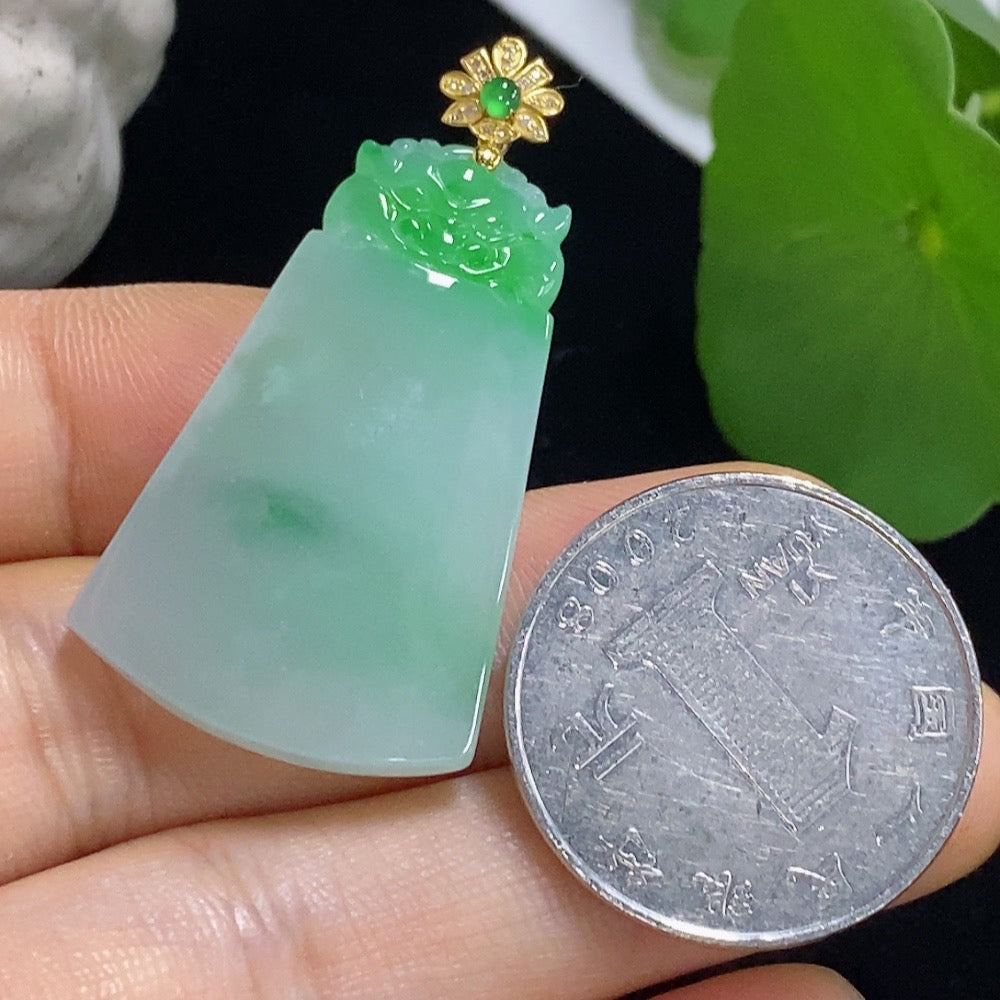 Jadeite Pi Xiu pendant with 18K gold accents and diamond details, showcasing intricate craftsmanship, weighs approximately 6.63g.