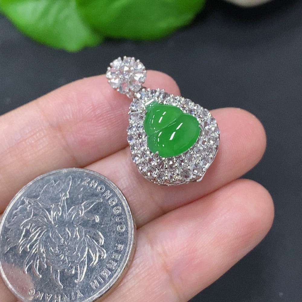 Jadeite Gourd Inlaid Pendant 18K Gold (With Diamond Accents)