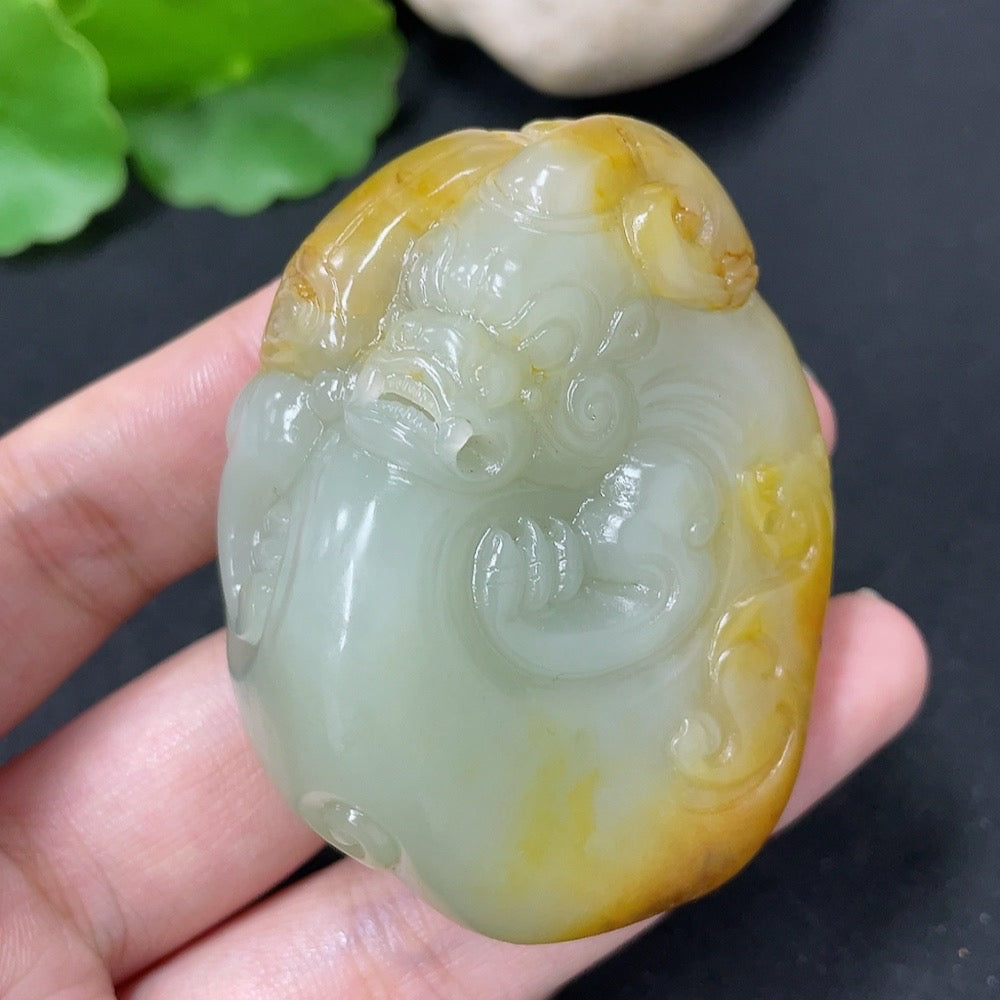 Hetian Jade Pendant, Auspicious Beast, Undetermined Skin Color Origin, Contains Other Mineral Components, Total Weight Approximately 93.7g