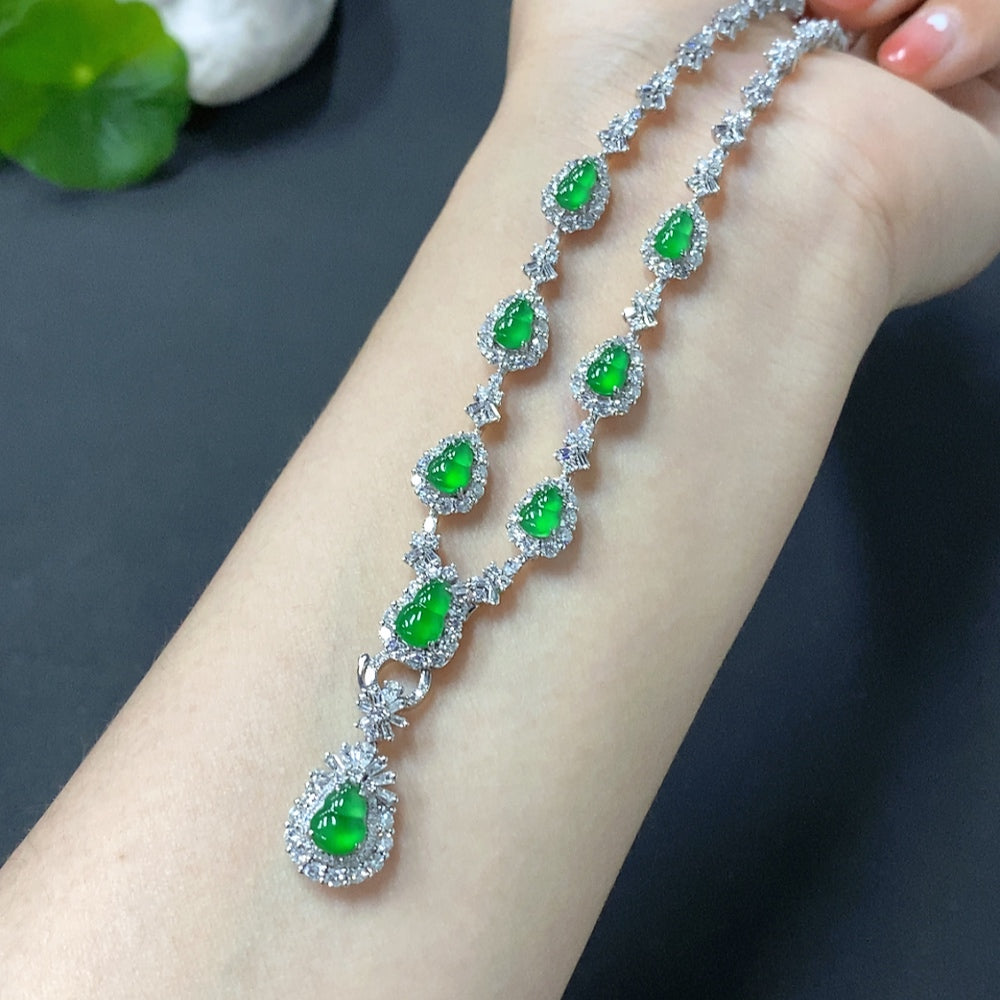 Jadeite Gourd Inlaid Necklace 18k Gold Setting Total Weight Approx. 21.2g [Total Value: $13,118 USD]